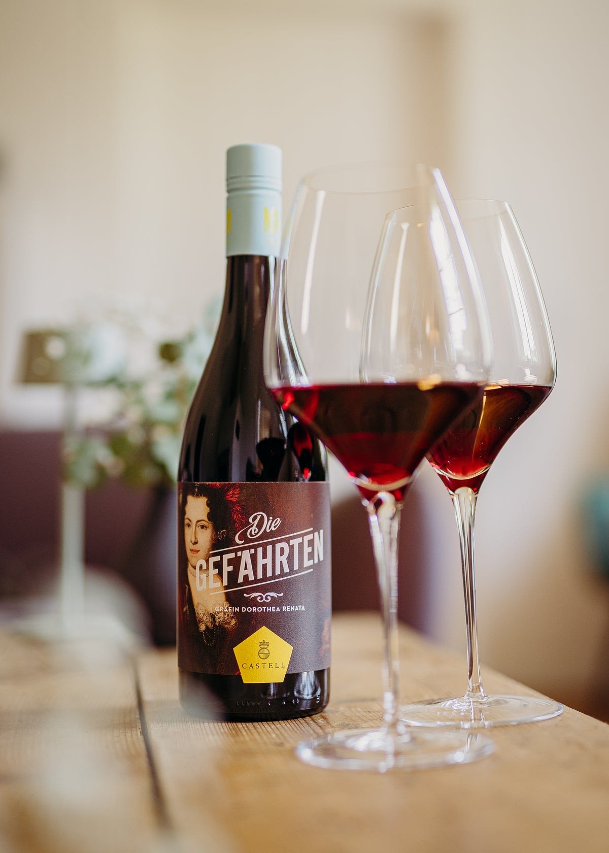 2022 · Die GEFÄHRTEN Rotwein trocken · Gräfin Dorothea Renata